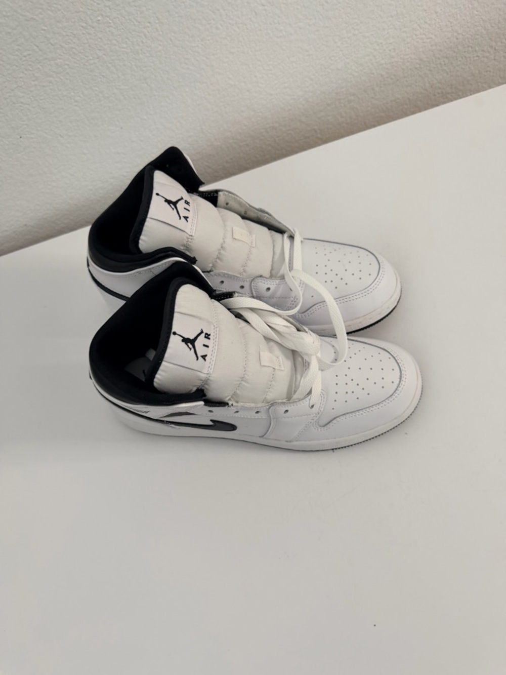 Nike Team Jumpman This Kid’s Air Jordan 1 Mid A Clean “White/Black” Makeover - Picture 3 of 5